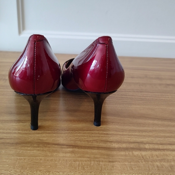 👠HOST PICK👠 Isaac Mizrahi Isjabria Patent Leather Pumps Sz 9 - Picture 7 of 8